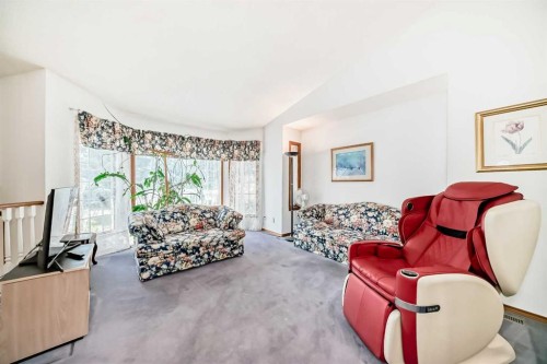 28 Harvest Oak Drive Ne, Calgary, AB - Indoor Photo Showing Living Room