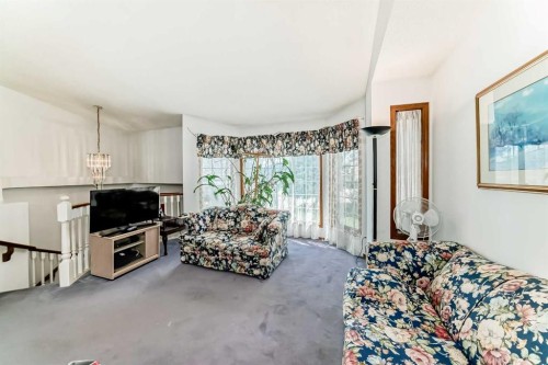 28 Harvest Oak Drive Ne, Calgary, AB - Indoor Photo Showing Other Room