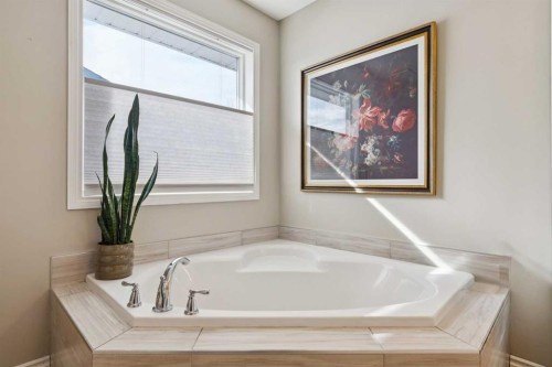 107 Sheep River Bay, Okotoks, AB - Indoor Photo Showing Bathroom