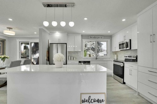 5036 Marshall Road Ne, Calgary, AB - Indoor Photo Showing Kitchen With Upgraded Kitchen