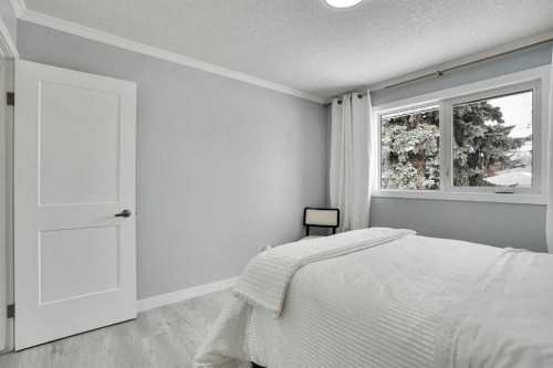 5036 Marshall Road Ne, Calgary, AB - Indoor Photo Showing Bedroom
