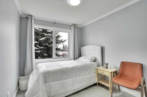 5036 Marshall Road Ne, Calgary, AB - Indoor Photo Showing Bedroom