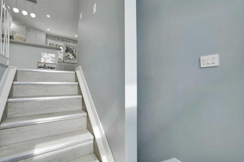 5036 Marshall Road Ne, Calgary, AB - Indoor Photo Showing Other Room