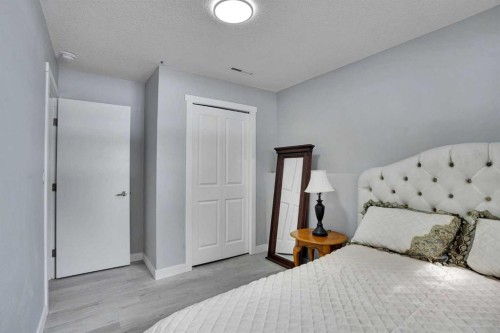 5036 Marshall Road Ne, Calgary, AB - Indoor Photo Showing Bedroom