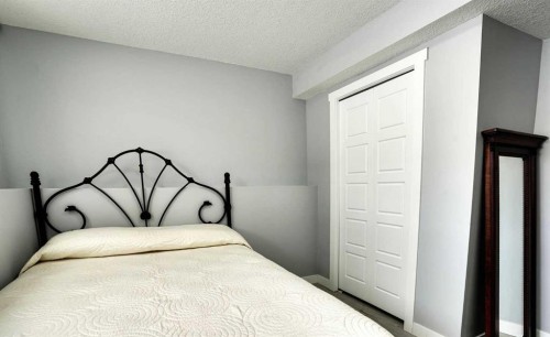 5036 Marshall Road Ne, Calgary, AB - Indoor Photo Showing Bedroom