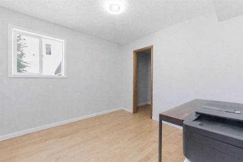 20 Applewood Way Se, Calgary, AB - Indoor Photo Showing Other Room