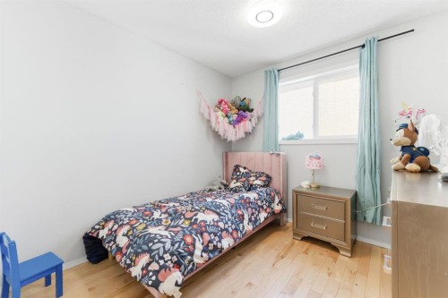 20 Applewood Way Se, Calgary, AB - Indoor Photo Showing Bedroom