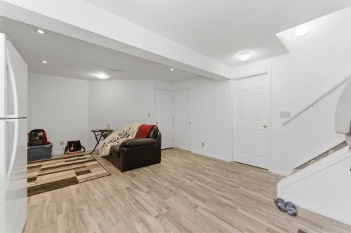 20 Applewood Way Se, Calgary, AB - Indoor Photo Showing Other Room