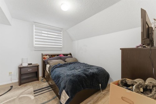 20 Applewood Way Se, Calgary, AB - Indoor Photo Showing Bedroom