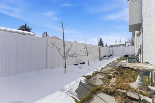 20 Applewood Way Se, Calgary, AB - Outdoor