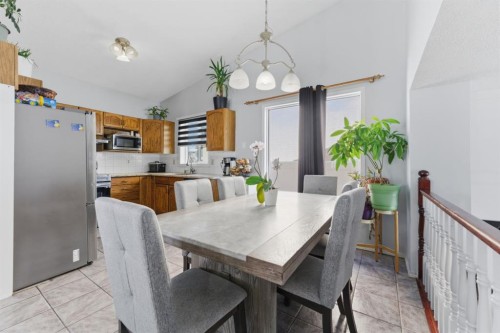20 Applewood Way Se, Calgary, AB - Indoor Photo Showing Dining Room