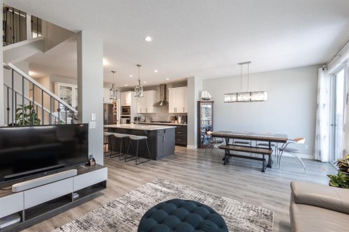 301 Crestmont Drive Sw, Calgary, AB - Indoor Photo Showing Living Room