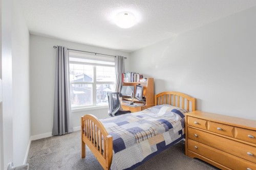 301 Crestmont Drive Sw, Calgary, AB - Indoor Photo Showing Bedroom