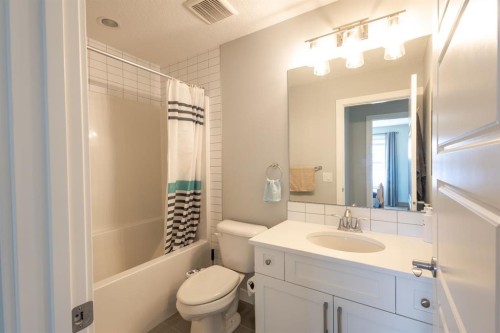 301 Crestmont Drive Sw, Calgary, AB - Indoor Photo Showing Bathroom