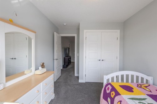 301 Crestmont Drive Sw, Calgary, AB - Indoor Photo Showing Bedroom