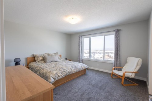 301 Crestmont Drive Sw, Calgary, AB - Indoor Photo Showing Bedroom