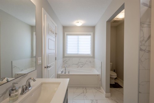 301 Crestmont Drive Sw, Calgary, AB - Indoor Photo Showing Bathroom