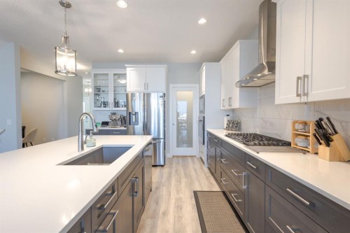 301 Crestmont Drive Sw, Calgary, AB - Indoor Photo Showing Kitchen With Upgraded Kitchen