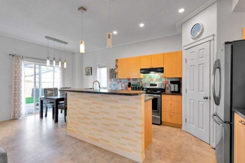 175 Evansmeade Common Nw, Calgary, AB - Indoor Photo Showing Kitchen