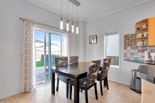 175 Evansmeade Common Nw, Calgary, AB - Indoor Photo Showing Dining Room