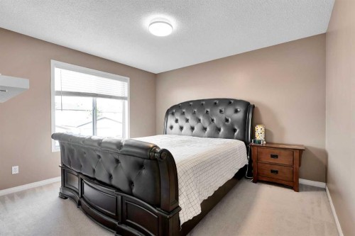 175 Evansmeade Common Nw, Calgary, AB - Indoor Photo Showing Bedroom