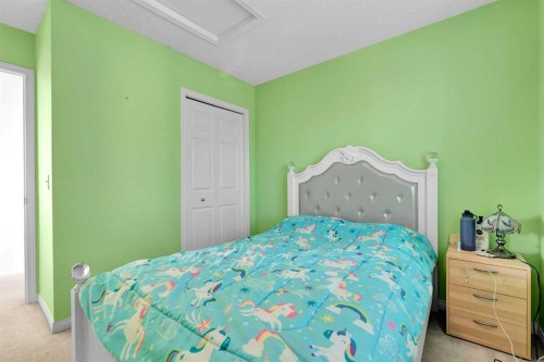 175 Evansmeade Common Nw, Calgary, AB - Indoor Photo Showing Bedroom