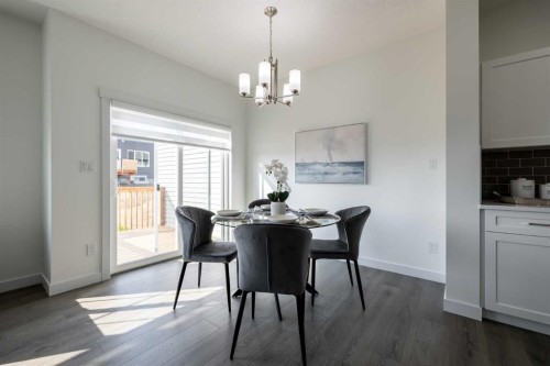 15 Heritage Point, Cochrane, AB - Indoor Photo Showing Dining Room