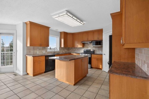 255 Hamptons Terrace Nw, Calgary, AB - Indoor Photo Showing Kitchen