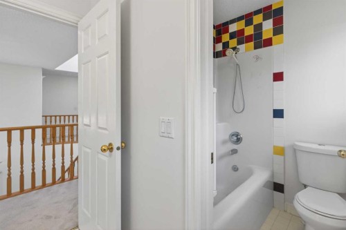 255 Hamptons Terrace Nw, Calgary, AB - Indoor Photo Showing Bathroom
