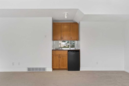 255 Hamptons Terrace Nw, Calgary, AB - Indoor Photo Showing Other Room