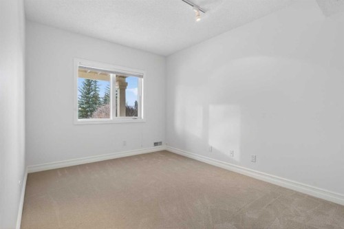 255 Hamptons Terrace Nw, Calgary, AB - Indoor Photo Showing Other Room