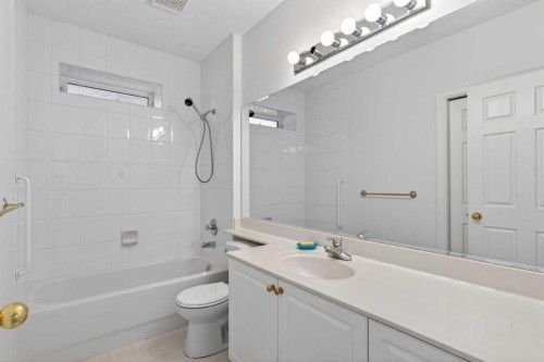 255 Hamptons Terrace Nw, Calgary, AB - Indoor Photo Showing Bathroom