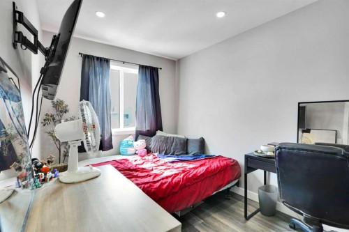 184 Cramond Green Se, Calgary, AB - Indoor Photo Showing Bedroom