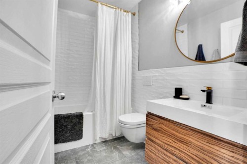 184 Cramond Green Se, Calgary, AB - Indoor Photo Showing Bathroom