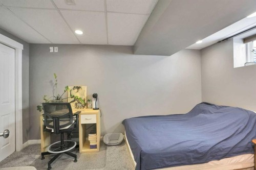 184 Cramond Green Se, Calgary, AB - Indoor Photo Showing Bedroom