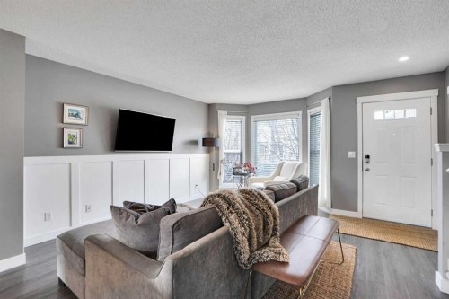 184 Cramond Green Se, Calgary, AB - Indoor Photo Showing Living Room