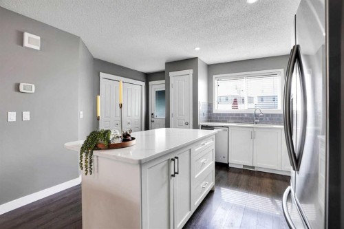 184 Cramond Green Se, Calgary, AB - Indoor Photo Showing Kitchen