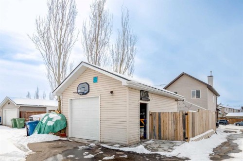 138 Cranberry Place Se, Calgary, AB - Outdoor With Exterior