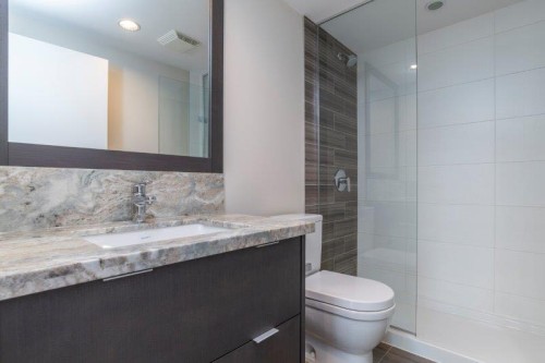 1503-519 Riverfront Avenue Se, Calgary, AB - Indoor Photo Showing Bathroom