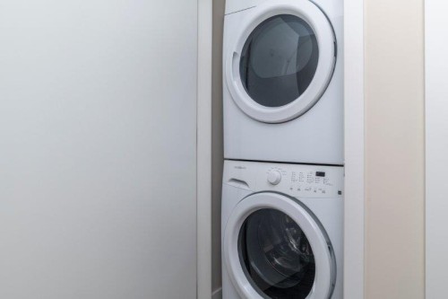 1503-519 Riverfront Avenue Se, Calgary, AB - Indoor Photo Showing Laundry Room