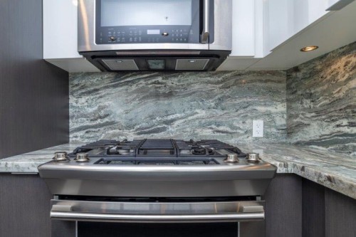 1503-519 Riverfront Avenue Se, Calgary, AB - Indoor Photo Showing Kitchen