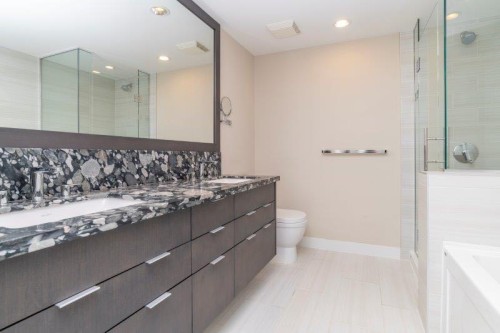 1503-519 Riverfront Avenue Se, Calgary, AB - Indoor Photo Showing Bathroom