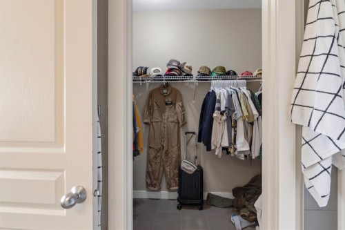 237 Mckenzie Towne Link Se, Calgary, AB - Indoor Photo Showing Other Room