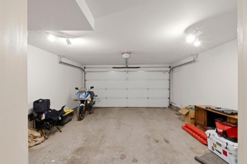 237 Mckenzie Towne Link Se, Calgary, AB - Indoor Photo Showing Garage