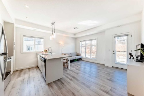 123 Spring Creek Common Sw, Calgary, AB - Indoor Photo Showing Kitchen