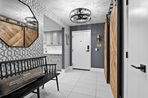 302-320 Meredith Road Ne, Calgary, AB - Indoor Photo Showing Other Room