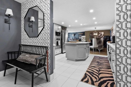 302-320 Meredith Road Ne, Calgary, AB - Indoor Photo Showing Other Room