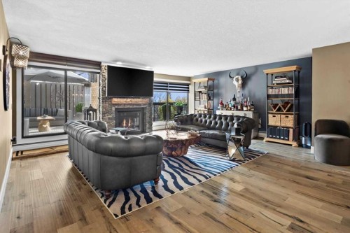 302-320 Meredith Road Ne, Calgary, AB - Indoor Photo Showing Living Room With Fireplace