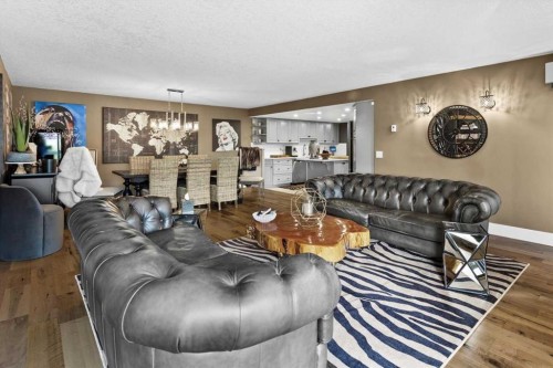 302-320 Meredith Road Ne, Calgary, AB - Indoor Photo Showing Living Room