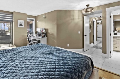 302-320 Meredith Road Ne, Calgary, AB - Indoor Photo Showing Bedroom